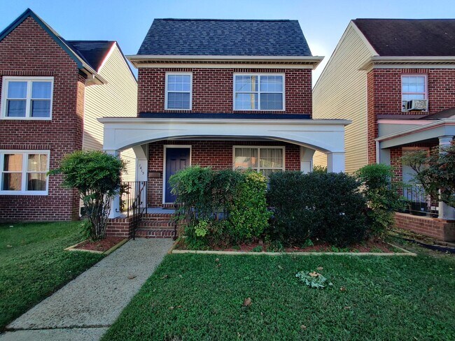 Primary Photo - Newer 3 bedroom home