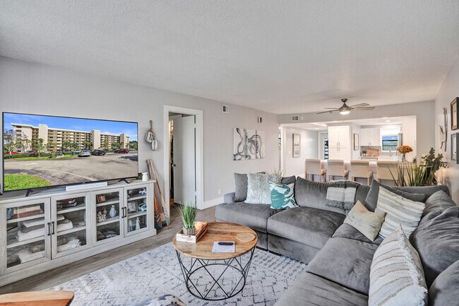 Building Photo - 2400 Deer Creek Country Club Blvd