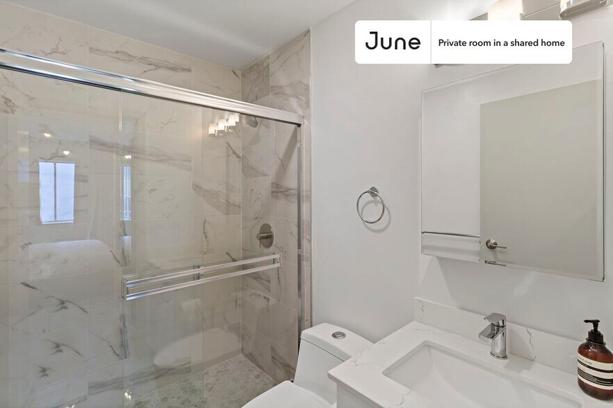 Building Photo - Room in Shared 5 bed/3.5 bath home