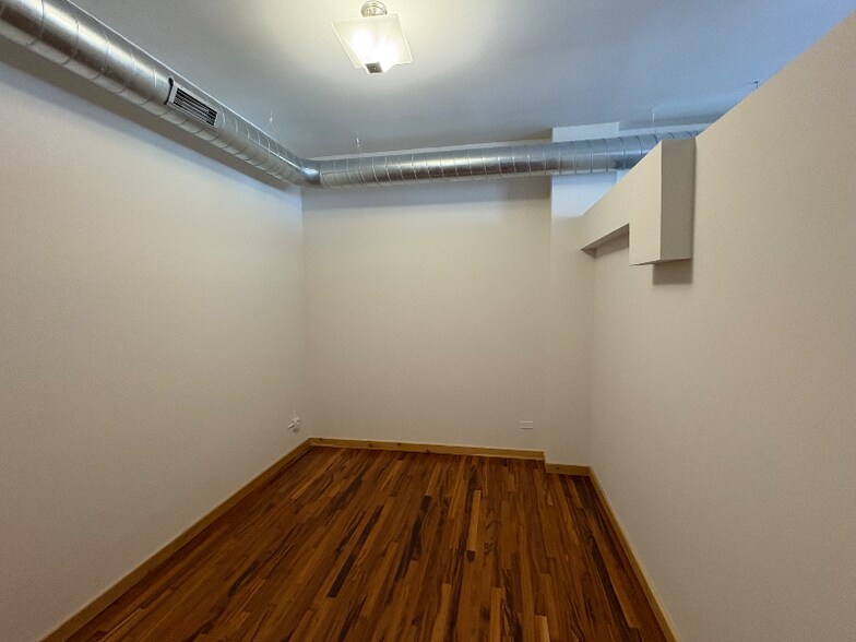 Building Photo - 4601 S Ellis Ave