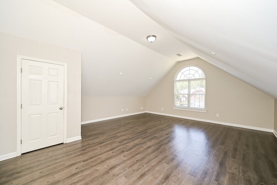 Building Photo - 1594 Laurel Ledge Dr