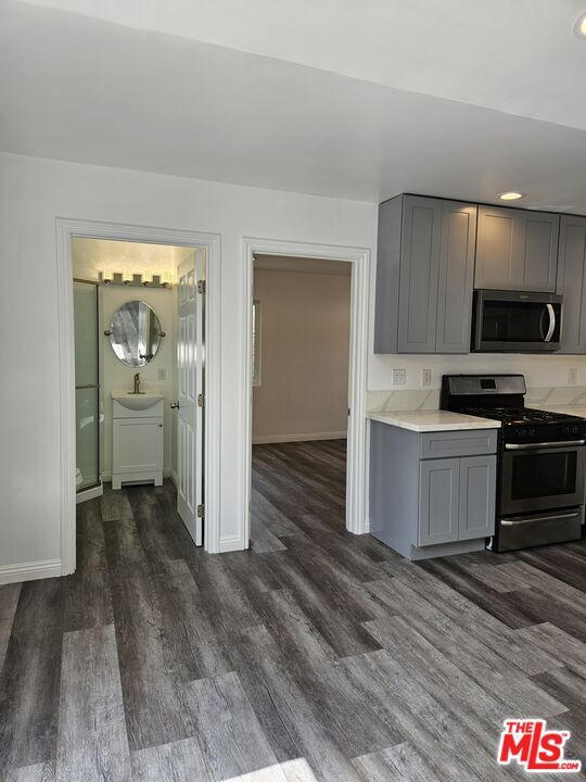 Building Photo - 1219 W 47th St