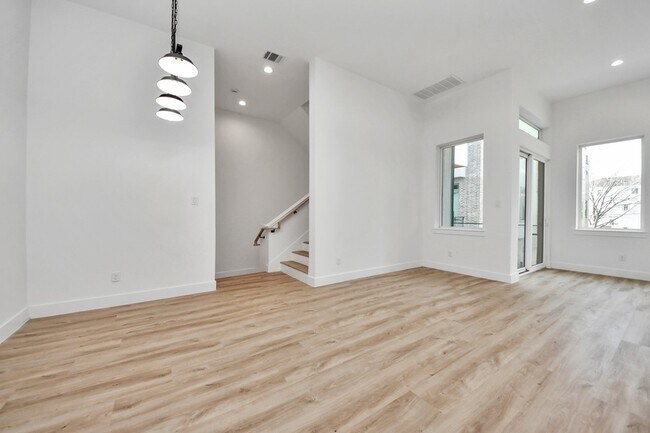 Building Photo - 3407 Hutchins St