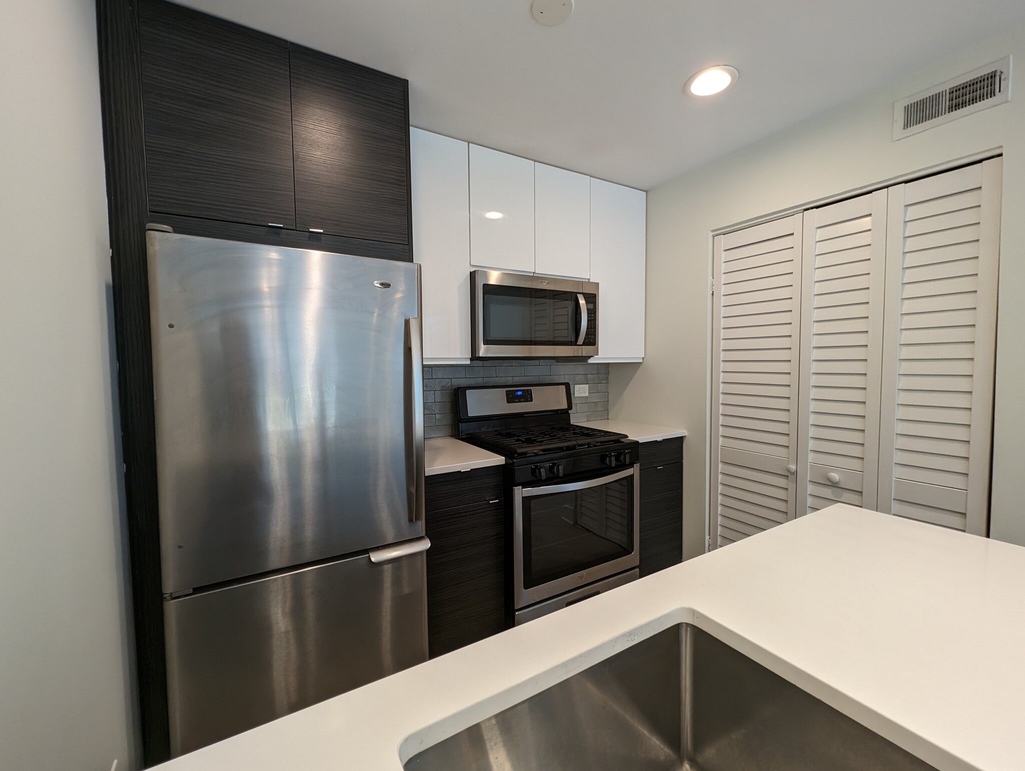 Building Photo - 932 W Grace St