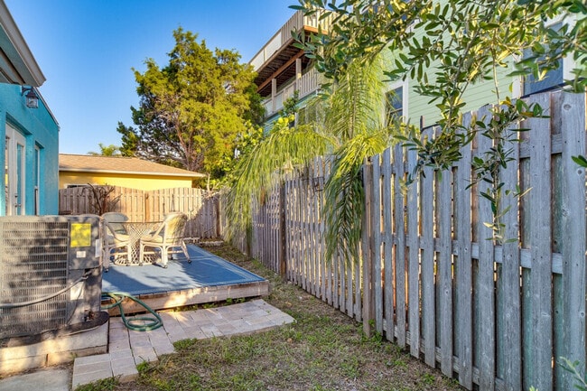 Building Photo - 634 180th Ave W