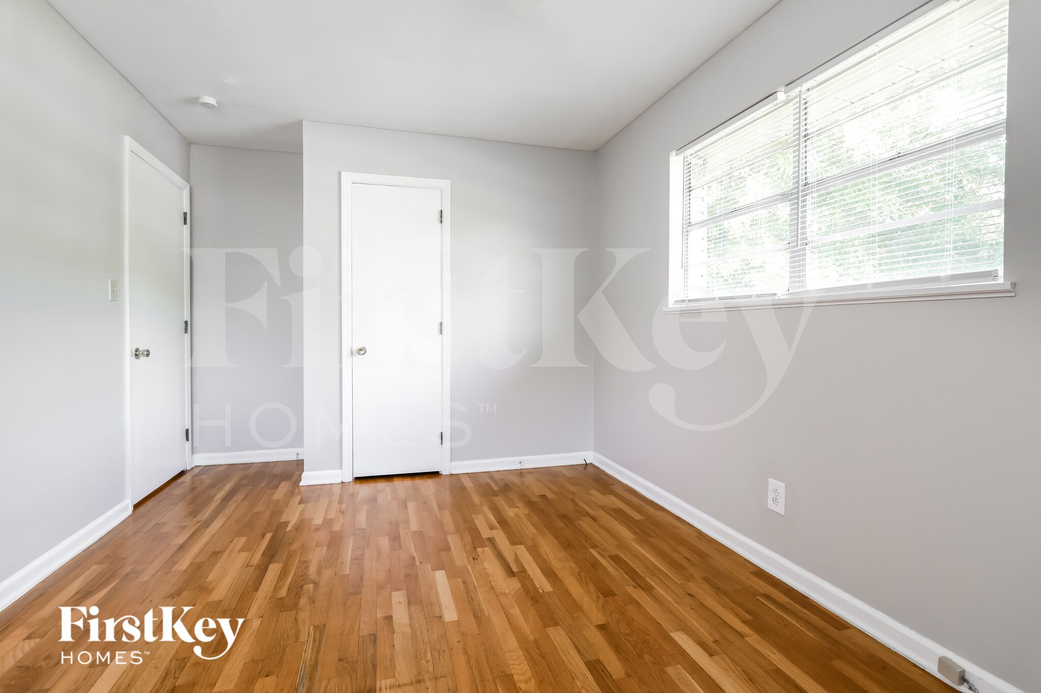 Building Photo - 5562 Hood St