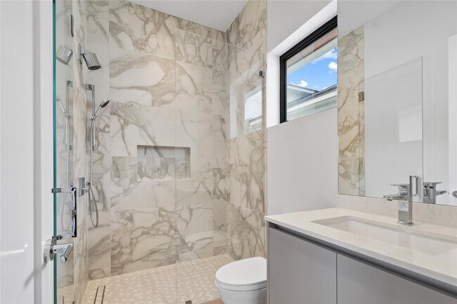 Building Photo - 1957 Harbourview Dr