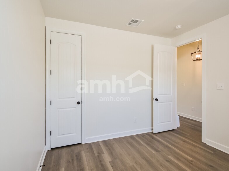 Building Photo - 90 Laurel Cove