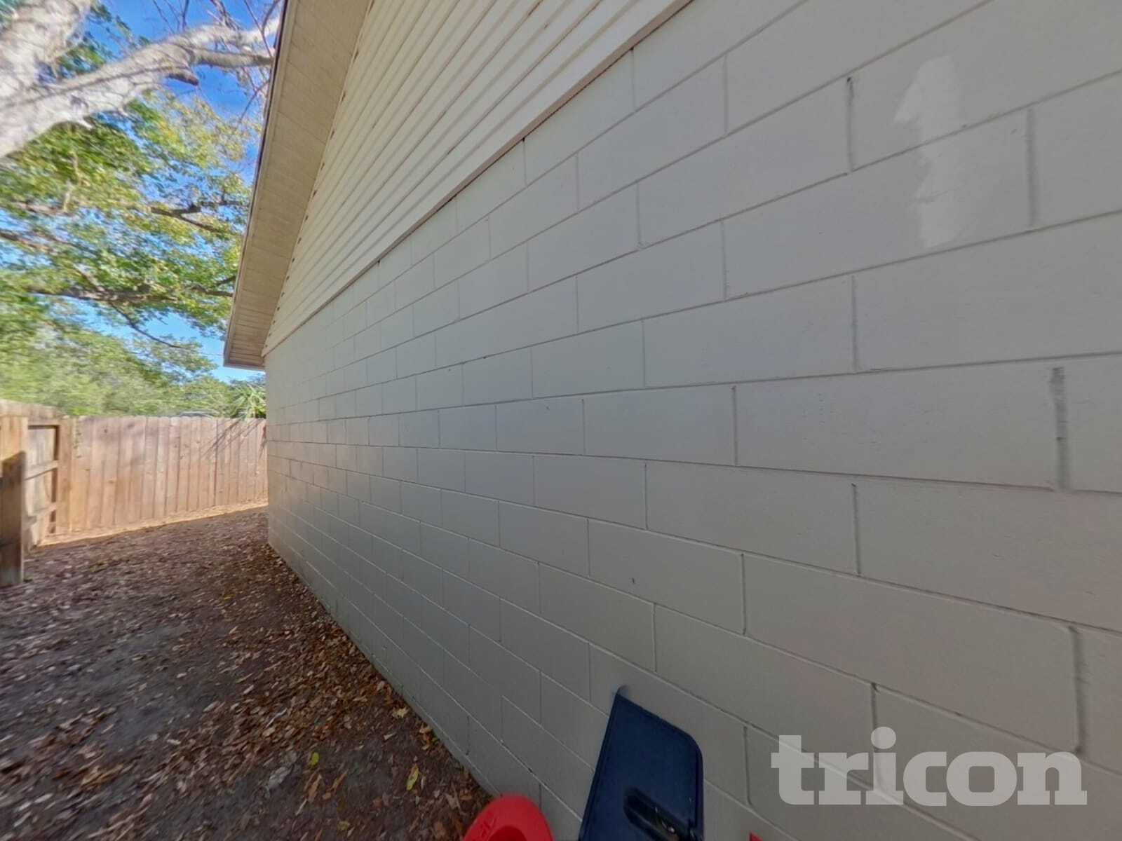 Building Photo - 1002 E 108th Ave