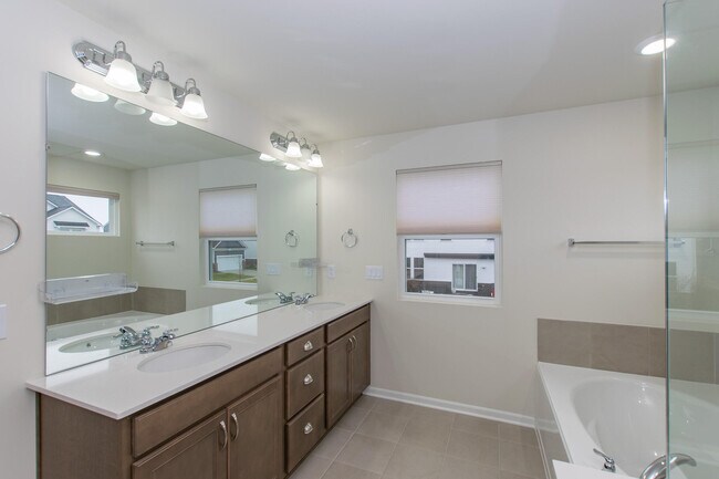 Building Photo - 717 Risdon Trail S