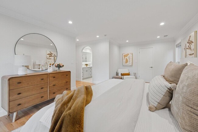 Building Photo - 243 Selby Ln