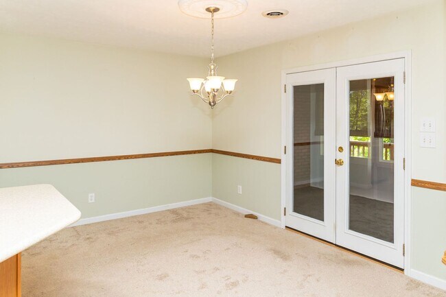 Building Photo - PET FRIENDLY!!!!!!