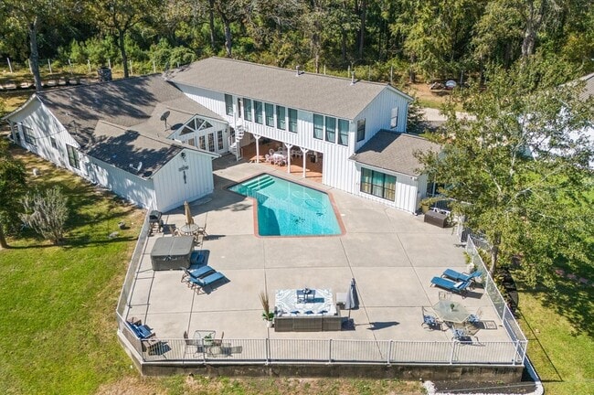 Primary Photo - 8402 Matthews Ln