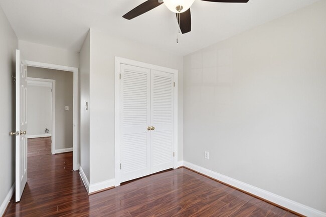 Building Photo - 1042B Margate Ct