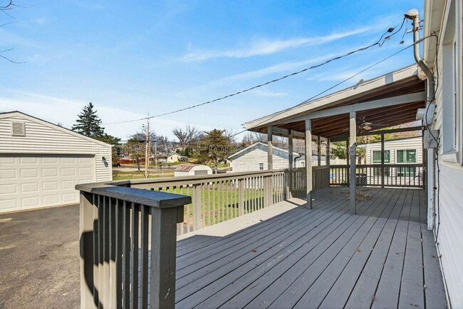 Building Photo - 9625 Theodosia Ave