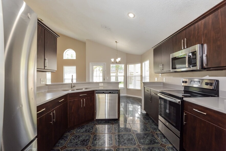 Building Photo - 2801 River Ridge Dr