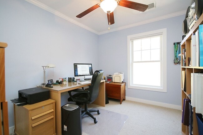 Building Photo - Pet-Friendly Pavilions at Pantops Townhome