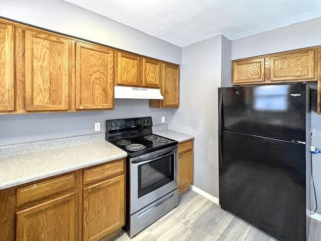 Building Photo - Spacious 4-Bedroom Home in a Prime Locatio...