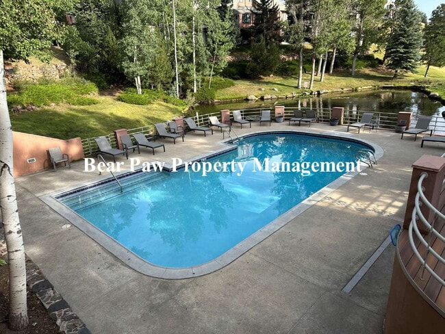 Building Photo - Beautiful Condo in Genesee!!