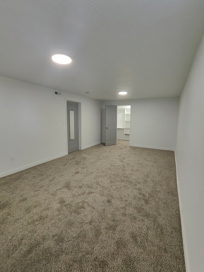 Building Photo - 8 N 100 E