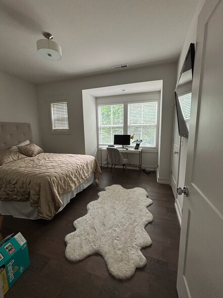 2ndbedroom - 5216 Lynnville Ave
