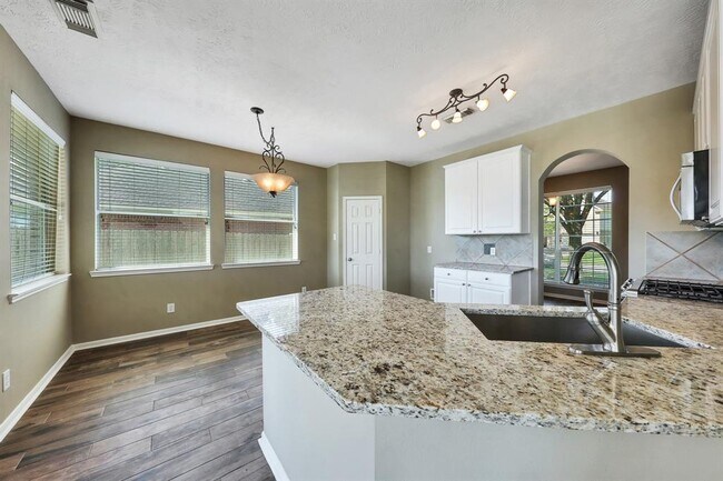Building Photo - 5831 Sawyer Bend Ln