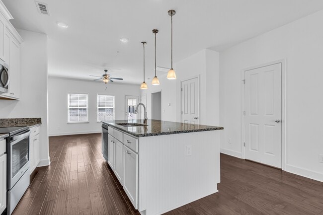 Building Photo - 253 Mary Ann Cir