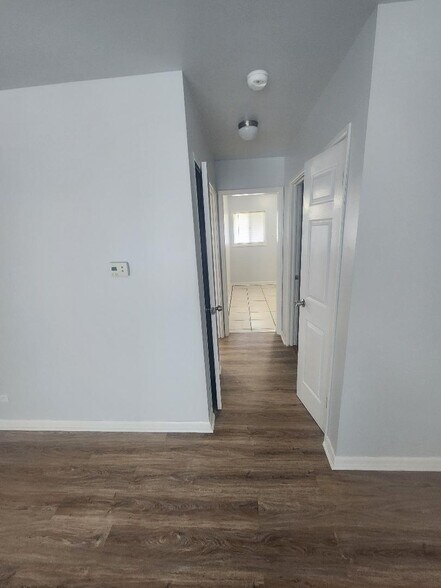 Building Photo - 2037 S 15th Ave