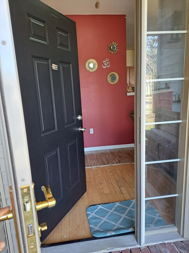 Building Photo - 4038 Norwich Dr