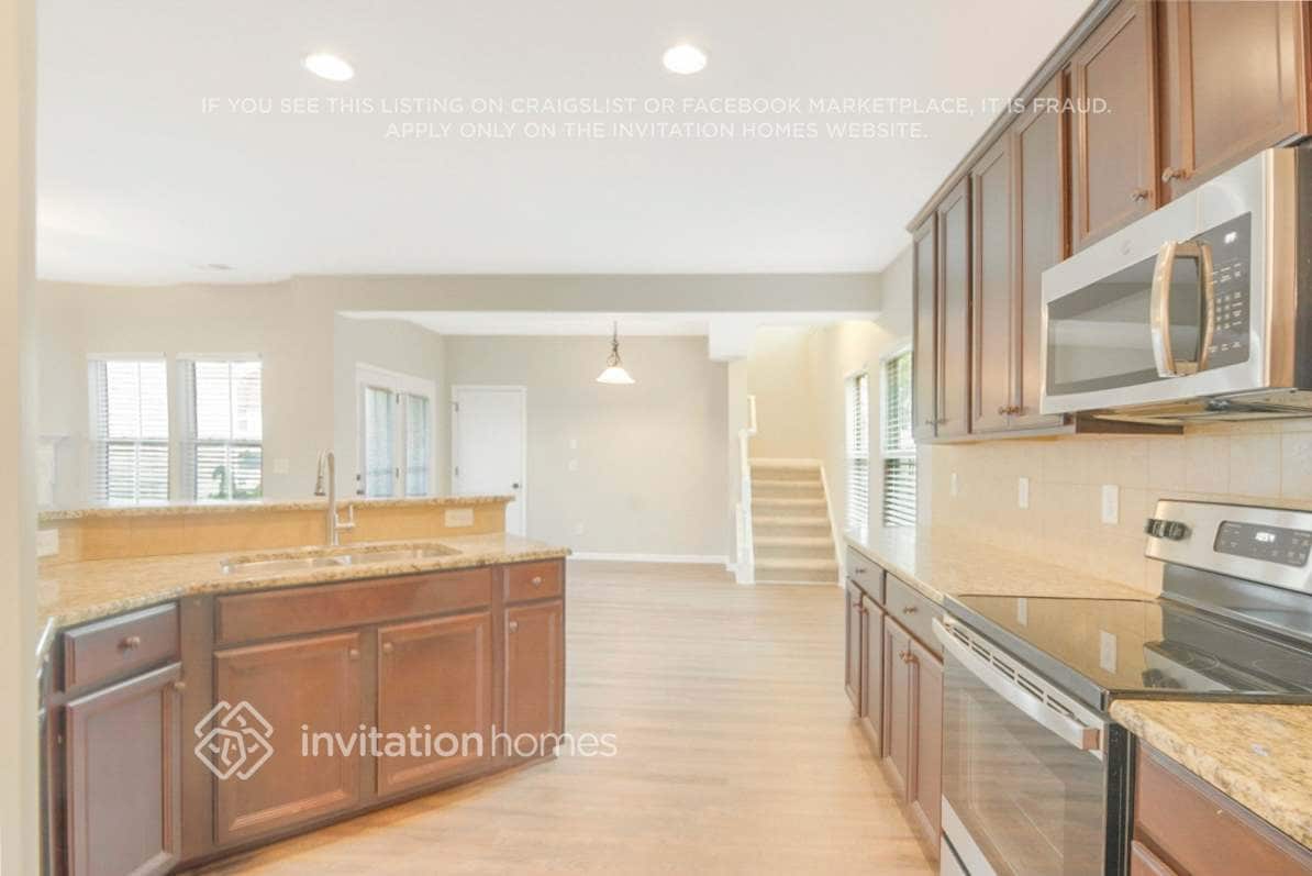 Building Photo - 1012 Crinoline Ln