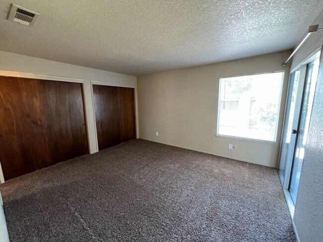 Building Photo - Floyd Ave - Duplex