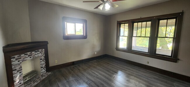 Building Photo - 515 N Howard St