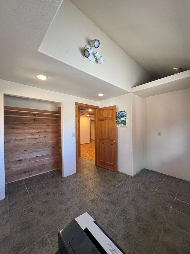 Building Photo - Idyllic 3bd, 2ba Retreat with Loft on 2+ A...