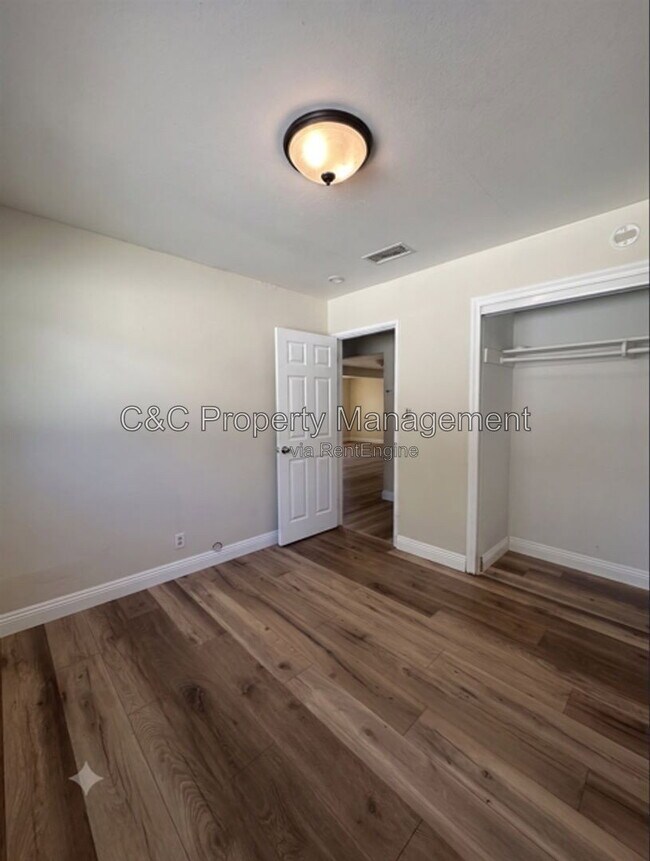 Building Photo - 15433 Ector St