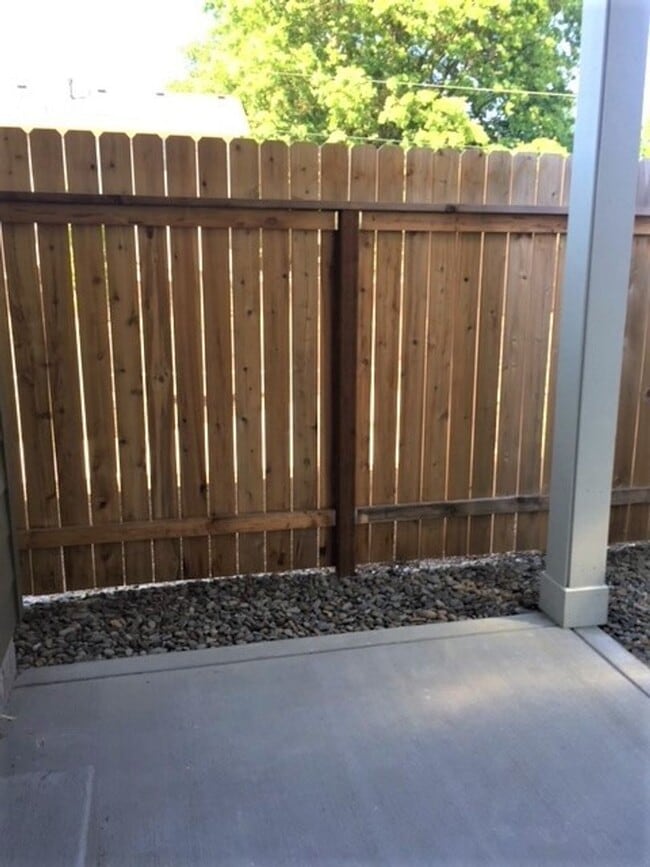 Building Photo - 5bed/3.5 bath Home