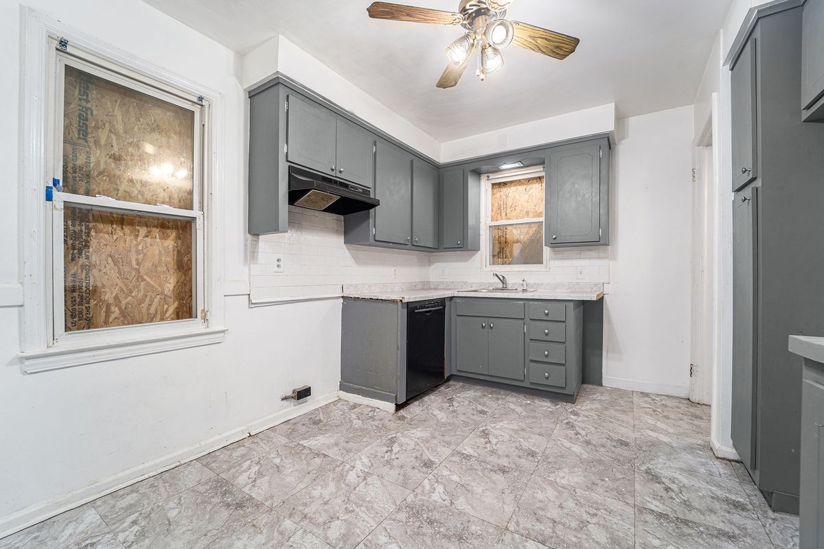 Building Photo - 6306 Farmbrook St