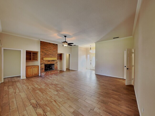 Building Photo - Your Dream Home Awaits in Parkwest—No Carpet, All Charm!
