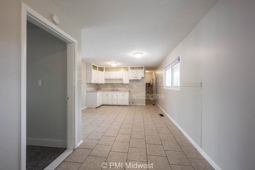 Building Photo - 5925 Sunwood Dr