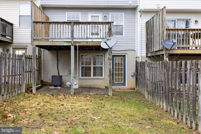 Building Photo - 321 Copperfield Ln
