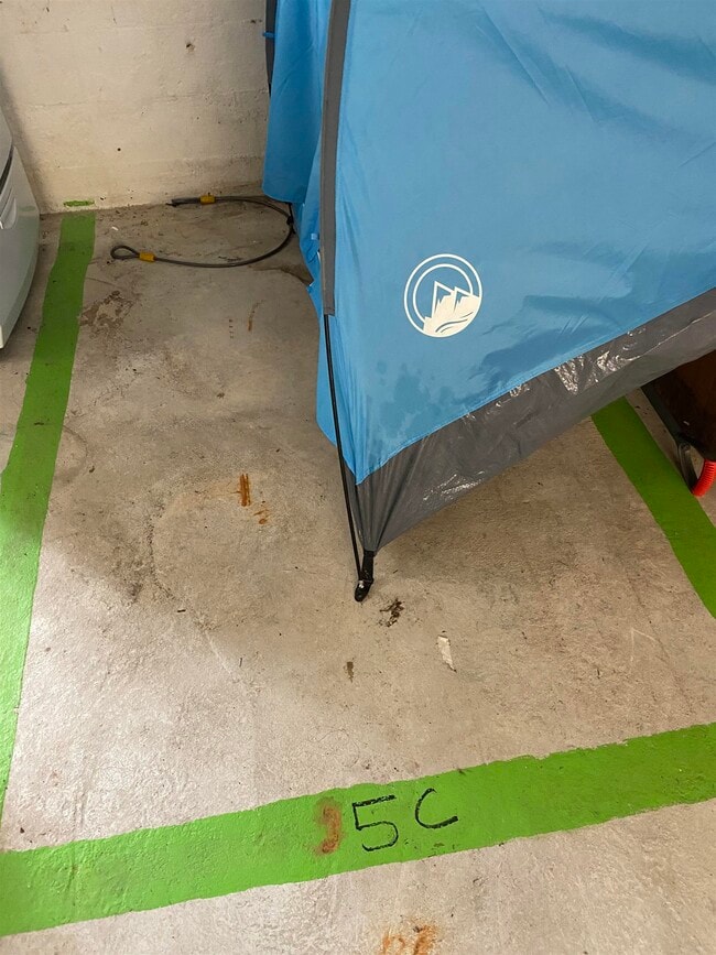 Building Photo - 734 Adams St