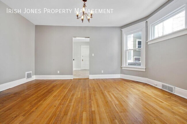 Building Photo - 324 West Ave