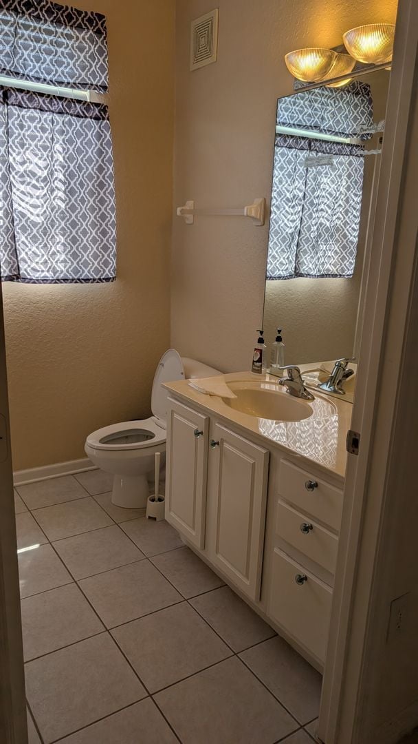 Building Photo - 3 Bedrooms 2 baths Immaculate condominium ...