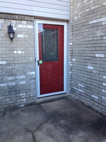 Building Photo - ALL Appliances Included!!! Gorgeous 2 Bedroom 1.5 Bathroom Townhouse w/ Swimming Pool on site!!