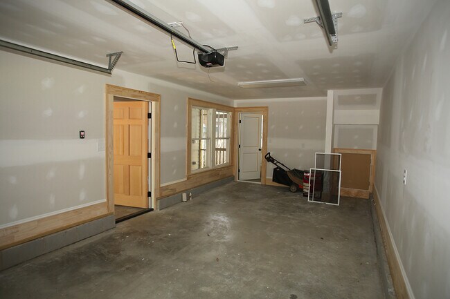 Building Photo - 600 N Boundary St