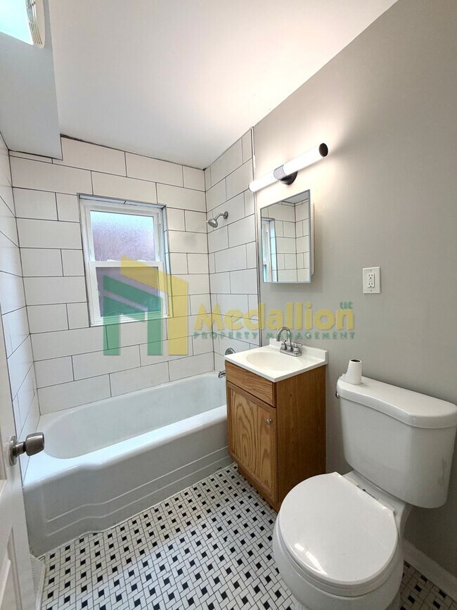 Building Photo - 12917 S Emerald Ave