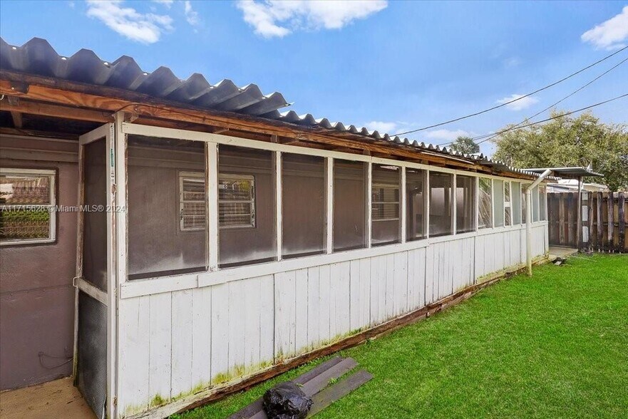 Building Photo - 6661 Meade St