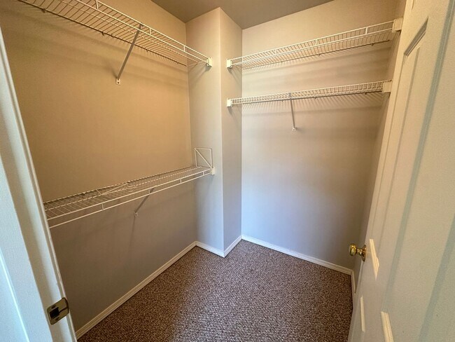 Building Photo - Beautiful 2 Bed 1.5 Bath Condo!