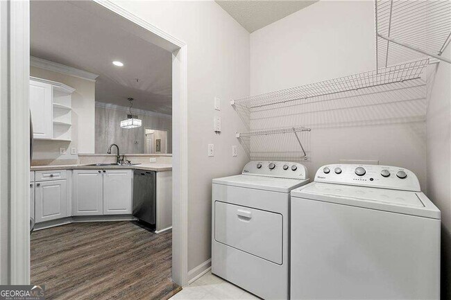 Building Photo - 2400 Cumberland Pkwy SE