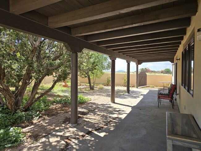 Building Photo - 19 Camerada Rd