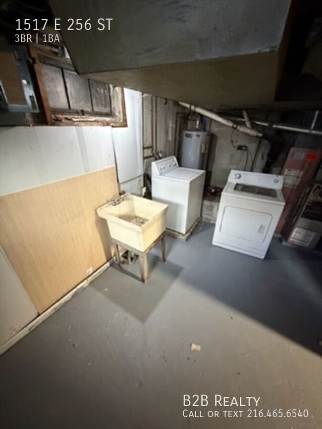 Building Photo - 1517 E 256th St